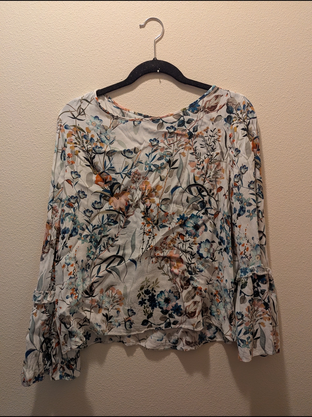 Karen Kane Floral Peasant Blouse in Cream, Blue and Tan Size L